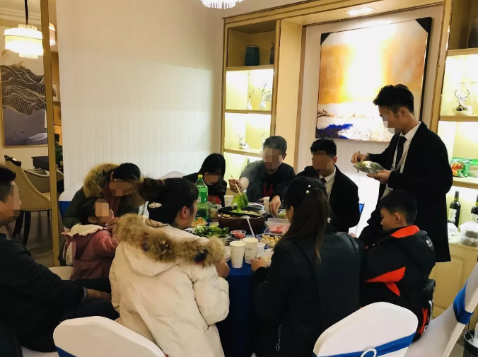 暖冬火鍋宴熱辣開席，老友變新鄰，理想開涮！